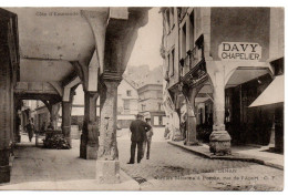 CPM 22 DINAN VIELLES MAISONS PLACE DE L'APORT DAVY CHAPELIER ANIMEE 1906 - Dinan
