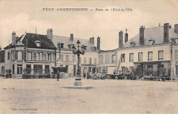 FERE CHAMPENOISE - Place De L'Hôtel De Ville - Très Bon état - Fère-Champenoise