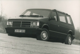 Photo Auto, Chrysler Voyager, Autokennzeichen CH-RY 803 - Autres & Non Classés