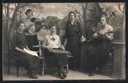 AK Junge Frauen Mit Geige, Gitarre Und Zither  - Musik Und Musikanten