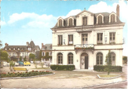BEUZEVILLE (27) Place De L'Hôtel De Ville En 1966  CPSM GF - Autres & Non Classés