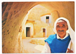 CPSM 10.5  X 15  Tunisie  MATMATA  Habitations Troglodytes  Un Vieux   Intérieur - Tunisie