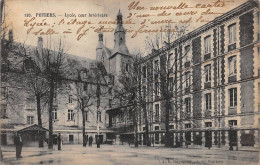POITIERS - Lycée, Cour Intérieure - Très Bon état - Poitiers