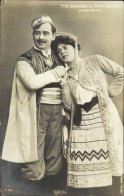 CPA Opernsäger Fritz Sturmfels Und Anny Untucht, Lustige Witwe - Costumes