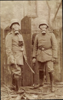 Photo CPA Deutsche Soldaten In Uniform, Gasmaske, Stahlhelm, Pistole, Feldstecher - Autres & Non Classés