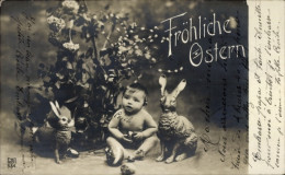 CPA Glückwunsch Ostern, Baby, Osterhasen, Ostereier - Pâques