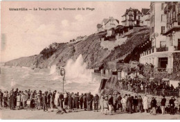 GRANVILLE: La Tempête Sur La Terrasse De La Plage - Très Bon état - Granville