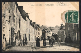 CPA Pouzauges, La Grande Rue, Vue De La Rue  - Pouzauges