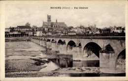 CPA Nevers Nièvre, Vue Generale, Brücke - Autres & Non Classés