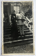Photographie Ancienne - Officier Armée Française - Le Commandant Du Château Avec Sa Femme - à Identifier - Guerre, Militaire