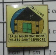 711E Pin's Pins / Beau Et Rare / VILLES / SALLE MULTIFONCTION VILLERS SAINT SEPULCRE OISE - Villes