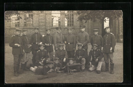 Foto-AK Gruppenbild Soldaten Mit MG 08 /15  - War 1914-18