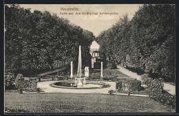 AK Neustrelitz, Partie Aus Dem Schlossgarten Mit Fontäne  - Neustrelitz