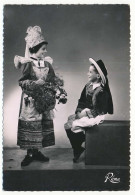 CPSM Dentelée 10.5 X 15  Finistère Jeune Couple En Costume De PONT-AVEN  Chapeau Coiffe Folklore - Pont Aven