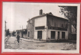 Carte Postale 13. Sénas  Commerces épicerie Au Lion D'Arles  Avenue De La Poste   Très Beau Plan - Autres & Non Classés