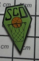 912E Pin's Pins / Beau Et Rare / SPORTS / BASKET BALL BALLON PANIER SCO - Basketbal