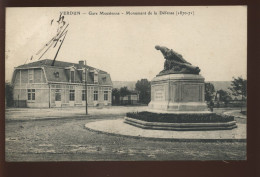 55 - VERDUN - GARE MEUSIENNE - MONUMENT DE LA DEFENSE 1870-1871 - CHEMIN DE FER - EDITEUR PAUL GAROT - Verdun