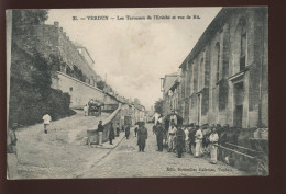 55 - VERDUN - LES TERRASSES DE L'EVEVCHE ET RUE DE RU - EDITION DES NOUVELLES GALERIES - Verdun