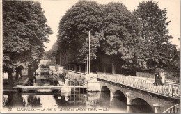 27 LOUVIERS - Le Pont Et L'Avenue Du Docteur Postel - Louviers