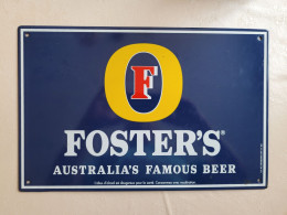 Plaque Emaillée Bière Foster's Australia's Famous Beer , Très Bon état  26cms/40cms - Emailplaten (vanaf 1961)