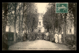 18 - BOURGES - HOPITAL MILITAIRE - L'ALLEE CENTRALE PENDANT LA MUSIQUE - Bourges