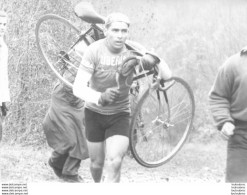 CYCLISME CYCLO CROSS  LES ABRETS ISERE PHOTO ORIGINALE 18 X 13   CM Ref10 - Deportes