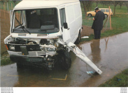 CAMIONETTE  ACCIDENTEE  PHOTO ORIGINALE 11 X 7.50 CM - Cars