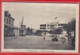 Carte Postale 27. Gisors  Place De La Gare   Très Beau Plan - Gisors