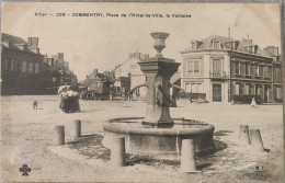 Commentry Place De L'hôtel De Ville La Fontaine - Commentry