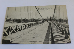 Remoulins Le Pont Suspendu Sur Le Gardon Au Fond Remoulins 1919 - Remoulins