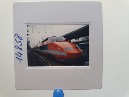 Photo Diapo Diapositive Slide Originale TRAINS Wagon TGV SNCF Sud Est Orange N°19  Le 24/02/1998 VOIR ZOOM - Dias