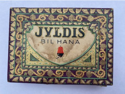 Boite De 20 Cigarettes Jyldis Bil Hana En Carton Avec Vignette Albana - Boites à Tabac Vides