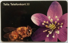 Sweden 30Mk. Chip Card - Bee On A Hepatica - Svezia