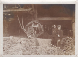 VILLEJUIF 1910 - Photo Originale De La Grève Des Briquetiers, La Machine Pour Faire Sauter La Briqueterie à La Dynamite - Lieux