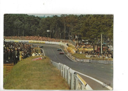 Le Mans (72) : Les Voitures De La  Course Automobile Des 24 H Du Mans Descente Du Panorama En 1980 (animé) GF. - Le Mans