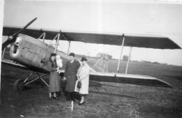 Photo Vintage Paris Snap Shop -famille Family Petit Avion Small Plane  - Luchtvaart