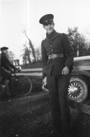 Photographie Photo Vintage Snapshot Homme Men Tenue Militaire Military Outfit  - Guerre, Militaire