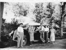 Photographie Photo Vintage Snapshot Famille Family Voiture Car VALLEE DU LOT - Personnes Anonymes