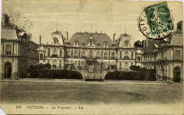 CPA (Vienne). POITIERS. La Préfecture (n°124) - Poitiers