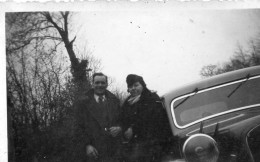 Photographie Photo Vintage Snapshot Couple Voiture Car  - Personnes Anonymes