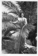 Photographie Photo Vintage Snapshot Femme Women Palmier Palm VALLAURIS  - Anonymous Persons