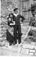 Photographie Photo Vintage Snapshot Couple Tenue Marin Held Sailor ARCUEIL - Anonymous Persons