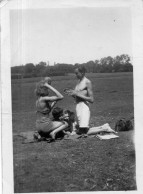 Photographie Photo Vintage Snapshot Groupe Jeune Group Teenager - Personnes Anonymes