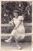 Old Real Original Photo - Young Woman Sitting On A Bench - Ca. 12.5x8 Cm - Anonymous Persons