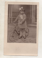 CP Photo - Fillette Sur Son Tricycle - Noeud Dans Les Cheveux - - Fotografie