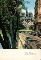 PARIS - Le Quai D'Orléans Et Notre-Dame - Churches