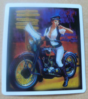 THEME FEMME / SEXY / MOTO : AUTOCOLLANT PIN UP CASQUETTE - Stickers