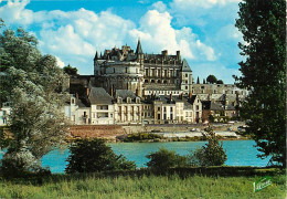 37 - Amboise - Le Château Du XVe Siècle. La Tour Des Minimes Et Le Logis Du Roi. Au Premier Plan, La Loire Et Le Quai Ch - Amboise