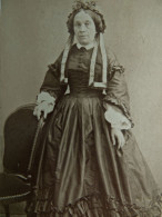 Photo CDV Charavet à Paris - Femme En Pied, Coiffe D'intérieur, Jolie Robe, Second Empire, Ca 1860 L680A - Old (before 1900)