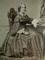 Photo CDV Persus à Paris - Femme, Robe à Crinoline Second Empire, Ca 1860 L680A - Alte (vor 1900)